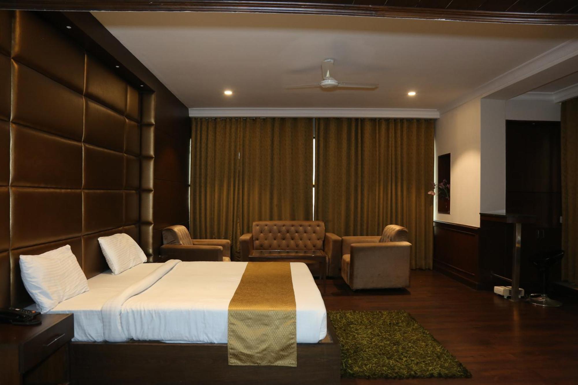 Hotel Imperial Executive Ludhiana Exterior foto